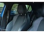 Peugeot e-2008 EV GT 50 kWh | 3-Fase | ACC | 3d Dash | Stoelverwarming | Ambiant verlichting | Keyless entry en start | All seasons | Sportstoelen | Zwarte hemel