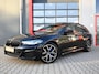 BMW 5-Serie Touring 530e M-Sport High Executive | Pano | Luchtvering | Harmon Kardon | Camera | Laser Led | Head-Up | Leder | Carplay | Stoelverwarming | 19'' | ACC | Keyless | Ambient+ | Digital Dash | Automaat | Trekhaak | Electric Seats