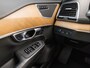 Volvo XC90 2.0 T8 Twin Engine AWD Inscription 7 Persoons 408Pk Automaat (PANORAMADAK, APPLE CARPLAY, MEMORY SEATS, HOUT INLEG, STOELKOELING/VERWARMING, HEAD-UP DISPLAY, GETINT GLAS, NIEUWE APK, NIEUWSTAAT)