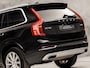 Volvo XC90 2.0 T8 Twin Engine AWD Inscription 7 Persoons 408Pk Automaat (PANORAMADAK, APPLE CARPLAY, MEMORY SEATS, HOUT INLEG, STOELKOELING/VERWARMING, HEAD-UP DISPLAY, GETINT GLAS, NIEUWE APK, NIEUWSTAAT)