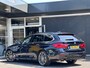 BMW 5-Serie Touring 520i High Executive M-SPORT / PANO / MEMORY / TREKHAAK