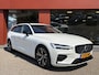 Volvo V60 2.0 B4 Plus Dark | Leder | CarPlay | Trekhaak | Winterpack | Memory-seats