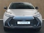 Toyota C-HR / C-HR+ 1.8 Hybrid 140 Dynamic - ACHTERUITRIJCAMERA - AUTOMATISCHE AIRCO - APPLE CARPLAY/ANDROID AUTO - ADAPTIEVE CRUISE CONTROL MET STUURHULP - DODEHOEKDETECTIE - VERKEERSBORDDETECTIE - LED KOPLAMPEN - GROOTLICHTASSISTENT - KEYLESS ENTRY/START - VOLLEDIG DIGITAAL INSTRUMENTENPANEEL - PARKEERSENSOREN VOOR EN ACHTER - LICHTMETALEN VELGEN 18" - EXTRA GETINT GLAS - DAB ONTVANGER - REGENSENSOR - VERMOEIDHEIDSHERKENNING -