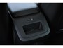Volvo V60 B4 Plus Bright | Trekhaak | All-Season Banden | Harman/Kardon Premium Geluidssysteem | Adaptieve Cruise Control | Pilot Assist | Elektrische Achterklep | Keyless Entry | Stuurverwarming | Stoelverwarming Voor- en Achter | Lichtmetalen Velgen