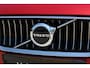 Volvo V60 B4 Plus Bright | Trekhaak | All-Season Banden | Harman/Kardon Premium Geluidssysteem | Adaptieve Cruise Control | Pilot Assist | Elektrische Achterklep | Keyless Entry | Stuurverwarming | Stoelverwarming Voor- en Achter | Lichtmetalen Velgen