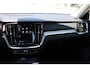 Volvo V60 B4 Plus Bright | Trekhaak | All-Season Banden | Harman/Kardon Premium Geluidssysteem | Adaptieve Cruise Control | Pilot Assist | Elektrische Achterklep | Keyless Entry | Stuurverwarming | Stoelverwarming Voor- en Achter | Lichtmetalen Velgen