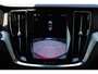 Volvo V60 B4 Plus Bright | Trekhaak | All-Season Banden | Harman/Kardon Premium Geluidssysteem | Adaptieve Cruise Control | Pilot Assist | Elektrische Achterklep | Keyless Entry | Stuurverwarming | Stoelverwarming Voor- en Achter | Lichtmetalen Velgen