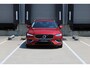 Volvo V60 B4 Plus Bright | Trekhaak | All-Season Banden | Harman/Kardon Premium Geluidssysteem | Adaptieve Cruise Control | Pilot Assist | Elektrische Achterklep | Keyless Entry | Stuurverwarming | Stoelverwarming Voor- en Achter | Lichtmetalen Velgen