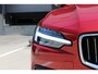 Volvo V60 B4 Plus Bright | Trekhaak | All-Season Banden | Harman/Kardon Premium Geluidssysteem | Adaptieve Cruise Control | Pilot Assist | Elektrische Achterklep | Keyless Entry | Stuurverwarming | Stoelverwarming Voor- en Achter | Lichtmetalen Velgen