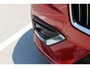 Volvo V60 B4 Plus Bright | Trekhaak | All-Season Banden | Harman/Kardon Premium Geluidssysteem | Adaptieve Cruise Control | Pilot Assist | Elektrische Achterklep | Keyless Entry | Stuurverwarming | Stoelverwarming Voor- en Achter | Lichtmetalen Velgen