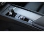 Volvo V60 B4 Plus Bright | Trekhaak | All-Season Banden | Harman/Kardon Premium Geluidssysteem | Adaptieve Cruise Control | Pilot Assist | Elektrische Achterklep | Keyless Entry | Stuurverwarming | Stoelverwarming Voor- en Achter | Lichtmetalen Velgen