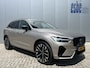 Volvo XC60 2.0 T6 Plug-in hybrid AWD Ultra Dark Luchtvering Bowers en Wilkins Audio Nappa Leder Massagestoelen Stoelventilatie 21 Inch Velgen 360 Camera Elektrische comfortstoelen Apple Carplay Android Auto Stuurverwarming Vol Opties Nieuwe Auto ! Incl. BTW