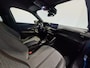 Peugeot e-2008 EV Allure Avantage 54 kWh | Android/Apple Carplay | LM Velgen 17" | PDC Voor en Achter | Cruise Control | Bluetooth | DAB | Airco |