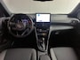 Toyota Yaris Cross 1.5 Hybrid 115 First Edition uit 2025 Rijklaar + Fabrieksgarantie Henk Jongen Auto's in Helmond, al 50 jaar service zoals 't hoort!