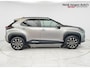 Toyota Yaris Cross 1.5 Hybrid 115 First Edition uit 2025 Rijklaar + Fabrieksgarantie Henk Jongen Auto's in Helmond, al 50 jaar service zoals 't hoort!