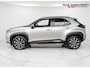 Toyota Yaris Cross 1.5 Hybrid 115 First Edition uit 2025 Rijklaar + Fabrieksgarantie Henk Jongen Auto's in Helmond, al 50 jaar service zoals 't hoort!