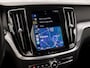 Volvo V60 2.0 B3 Sport 177Pk Automaat (APPLE CARPLAY, GROOT NAVI, PARKEERSENSOREN, GETINT GLAS, SPORTSTOELEN, DAKRAILS ZWART, LED KOPLAMPEN, NIEUWE APK, NIEUWSTAAT)