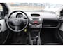 Toyota Aygo 5-DEURS AIRCO LAGE-KMSTAND!