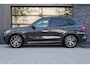 BMW X5 xDrive45e High Executive | BTW | M-SPORT | HUD | 4WIELSTUURING | SKYLOUNGE | CABRON | 22'' | ACC | DEALER ONDH | 360 |