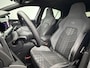 Volkswagen Golf 1.5 TSI R-Line Business | IQ Light | Panoramadak | Head-Up Display | Camera