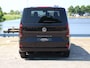 Volkswagen e-Transporter Caravelle 32 L1H1 Life 64 kWh | 9 persoons | Navigatie | Cruise control | ECC | Camera | App connect | Stoelverwarming | LED | PDC | 17" LM velgen | Life pakket | DAB+ |