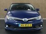 Toyota Auris 1.8 Hybrid Trend - ORIGINEEL NEDERLANDSE AUTO - ACHTERUITRIJCAMERA - AUTOMATISCHE CLIMATE CONTROL - NAVIGATIESYSTEEM FULL MAP - PANORAMADAK - CRUISE CONTROL - RIJSTROOKSENSOR - VERKEERSBORDDETECTIE - GROOTLICHTASSISTENT - DAB ONTVANGER - LICHTMETALEN VELGEN 16" - EXTRA GETINT GLAS - LED ACHTERLICHTEN