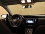 Toyota Auris 1.8 Hybrid Trend - ORIGINEEL NEDERLANDSE AUTO - ACHTERUITRIJCAMERA - AUTOMATISCHE CLIMATE CONTROL - NAVIGATIESYSTEEM FULL MAP - PANORAMADAK - CRUISE CONTROL - RIJSTROOKSENSOR - VERKEERSBORDDETECTIE - GROOTLICHTASSISTENT - DAB ONTVANGER - LICHTMETALEN VELGEN 16" - EXTRA GETINT GLAS - LED ACHTERLICHTEN