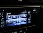 Toyota Auris 1.8 Hybrid Trend - ORIGINEEL NEDERLANDSE AUTO - ACHTERUITRIJCAMERA - AUTOMATISCHE CLIMATE CONTROL - NAVIGATIESYSTEEM FULL MAP - PANORAMADAK - CRUISE CONTROL - RIJSTROOKSENSOR - VERKEERSBORDDETECTIE - GROOTLICHTASSISTENT - DAB ONTVANGER - LICHTMETALEN VELGEN 16" - EXTRA GETINT GLAS - LED ACHTERLICHTEN