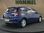 Toyota Auris 1.8 Hybrid Trend - ORIGINEEL NEDERLANDSE AUTO - ACHTERUITRIJCAMERA - AUTOMATISCHE CLIMATE CONTROL - NAVIGATIESYSTEEM FULL MAP - PANORAMADAK - CRUISE CONTROL - RIJSTROOKSENSOR - VERKEERSBORDDETECTIE - GROOTLICHTASSISTENT - DAB ONTVANGER - LICHTMETALEN VELGEN 16" - EXTRA GETINT GLAS - LED ACHTERLICHTEN