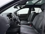 Volkswagen T-Roc 1.5 TSI R-Line | Pano dak | Trekhaak | Elek Achterklep | Camera | Navigatie | Stoelverwarming | 19" |
