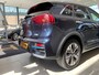 Kia Niro EV e-Niro DynamicPlusLine 39 kWh,100% SOH,1E Eigenaar,Automaat,Panoramadak,Navigatie,Achteruitrijcamera,ClimateCruisecontrol,Spraakbediening,Keyless,DAB,Leder&Stoelverwarming,Lane Assist,V&A Sensoren,17 Inch Lmv