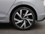 Volkswagen Golf 1.5 eTSI Aut. R-Line | Panoramadak | IQ Light | BlackStyle | Winterpakket | HeadUp Display | 18" Velgen |