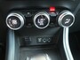 Renault Captur 1.3 TCe 140 Intens Automaat, Mild Hybride, Trekhaak, Clima, 18" Lm, Navi, Android, Camera