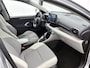 Toyota Yaris 1.5 Hybrid Style | BTW Voertuig | lichte kleur interieur | Half leder/stof | Stoelverwarming | 17" velgen | Navigatie | Apple CarPlay/Android auto | Cruise Control Adaptive | Climate Control |