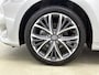 Toyota Yaris 1.5 Hybrid Style | BTW Voertuig | lichte kleur interieur | Half leder/stof | Stoelverwarming | 17" velgen | Navigatie | Apple CarPlay/Android auto | Cruise Control Adaptive | Climate Control |