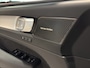 Volvo XC40 2.0 B4 Plus Dark | BLIS | Verwarmde Voorstoelen | Camera | Keyless start / entry | Harman Kardon |