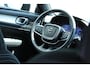 Volvo XC40 2.0 B4 Plus Dark | Google Services | Achteruitrijcamera | Harman/Kardon audio | Bestuurdersstoel met geheugenfunctie | Apple carplay | Android auto | Stoel/stuurwiel verwarming | Semi elektrische trekhaak