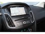 Ford Focus 1.0-125pk Titanium. Uiterst nette Ford Focus, slechts 54.000km ! Autm. airco dual, trekhaak, cruise control, navigatie, telefoonnvoorb., metallic lak, LM wielen, camera, parkeersensoren v+a, parkeerassistent etc.