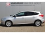 Ford Focus 1.0-125pk Titanium. Uiterst nette Ford Focus, slechts 54.000km ! Autm. airco dual, trekhaak, cruise control, navigatie, telefoonnvoorb., metallic lak, LM wielen, camera, parkeersensoren v+a, parkeerassistent etc.