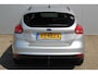 Ford Focus 1.0-125pk Titanium. Uiterst nette Ford Focus, slechts 54.000km ! Autm. airco dual, trekhaak, cruise control, navigatie, telefoonnvoorb., metallic lak, LM wielen, camera, parkeersensoren v+a, parkeerassistent etc.