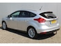 Ford Focus 1.0-125pk Titanium. Uiterst nette Ford Focus, slechts 54.000km ! Autm. airco dual, trekhaak, cruise control, navigatie, telefoonnvoorb., metallic lak, LM wielen, camera, parkeersensoren v+a, parkeerassistent etc.