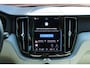 Volvo XC60 2.0 T6 Plug-in hybrid AWD Essential Bright | Stoel-/ stuurwielverwarming | Trekhaak, inklapbaar | Adaptieve Cruise control | Pilot Assist | Verwarmde achterbank | Parkeersensoren voor + achter | 19 inch. lichtmetalen velgen | All-season banden | Achteruitrijcamera | BLIS | Apple carplay/ Android auto