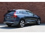 Volvo XC60 2.0 T6 Plug-in hybrid AWD Essential Bright | Stoel-/ stuurwielverwarming | Trekhaak, inklapbaar | Adaptieve Cruise control | Pilot Assist | Verwarmde achterbank | Parkeersensoren voor + achter | 19 inch. lichtmetalen velgen | All-season banden | Achteruitrijcamera | BLIS | Apple carplay/ Android auto