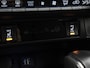 Toyota RAV4 2.5 Hybrid AWD Style Bi-Tone | Dealer onderhouden | Stoel+Stuurverwarming | Elektrische achterklep | Draadloze telefoonlader | 1650KG trekgewicht mogelijk | Apple CarPlay/Android auto | Parkeersensoren voor+achter |