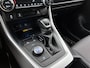 Toyota RAV4 2.5 Hybrid AWD Style Bi-Tone | Dealer onderhouden | Stoel+Stuurverwarming | Elektrische achterklep | Draadloze telefoonlader | 1650KG trekgewicht mogelijk | Apple CarPlay/Android auto | Parkeersensoren voor+achter |