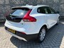 Volvo V40 Cross Country 2.0 T4 AWD Summum | Trekhaak | Navigatie | High Performance Audio | All-Season banden | Achteruitrijcamera | Parkeersensoren | Panoramadak | LED Koplampen | Lederen Bekleding | Stoelverwarming