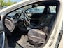 Volvo V40 Cross Country 2.0 T4 AWD Summum | Trekhaak | Navigatie | High Performance Audio | All-Season banden | Achteruitrijcamera | Parkeersensoren | Panoramadak | LED Koplampen | Lederen Bekleding | Stoelverwarming