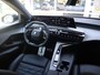 Peugeot e-5008 SUV EV GT Exclusive 73 kWh 210PK 7pers., Rijklaarprijs, Leder Trekhaak Navigatie 360° Camera 20 inch wielen