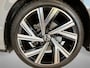 Volkswagen Golf 1.5eTSI/130PK R-Line DSG · Apple/Android Car Play · Camera + Parkeersensoren · Stoel- & stuurverwarming