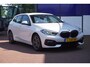 BMW 1-Serie 118i Business Edition+Sportline+Led+leder+stoel-verw+Full-navigatie+Parel-White = NL=NIEUWSTAAT !!!